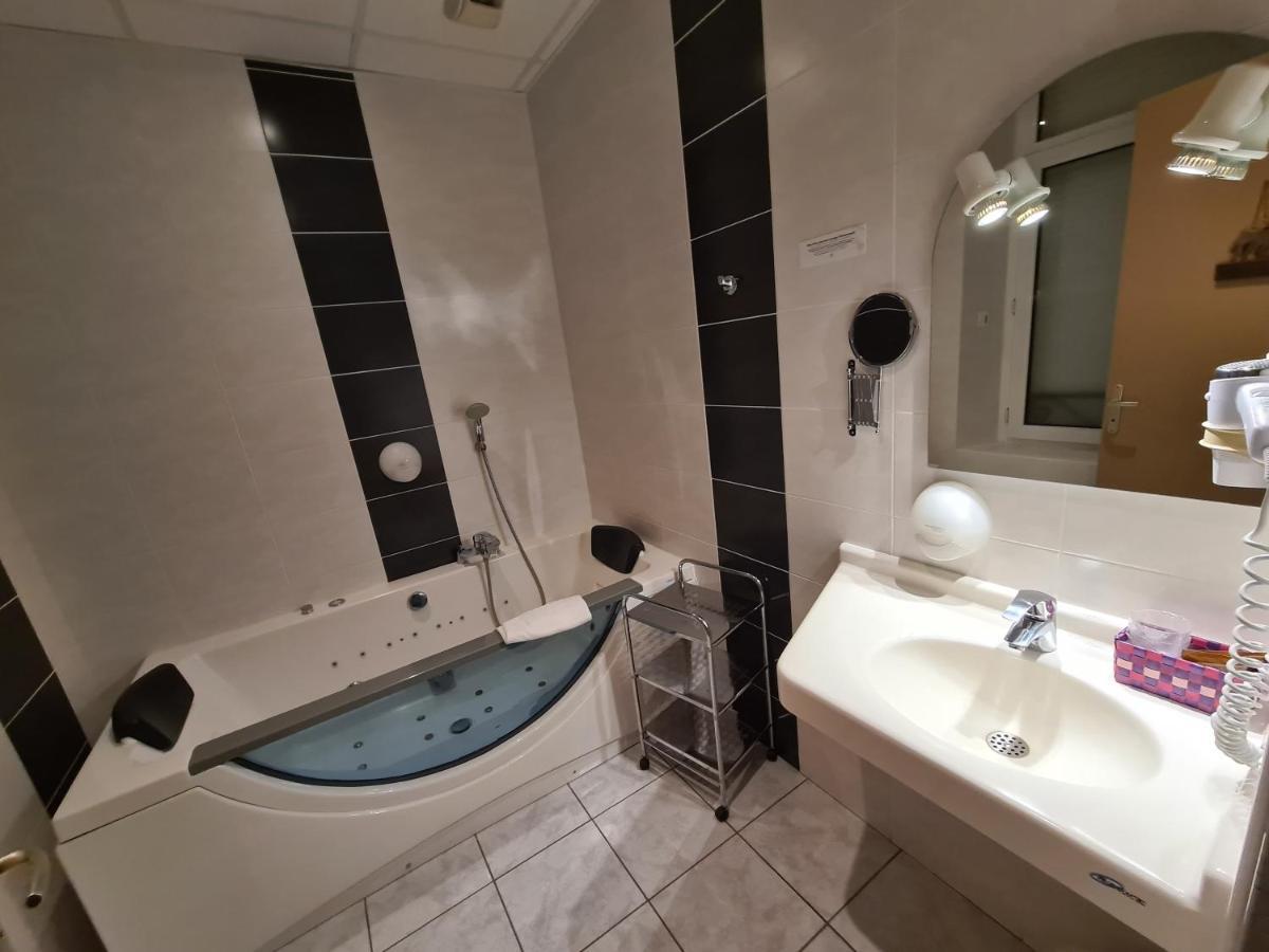 Hostellerie Du Cantal Murat  Bagian luar foto
